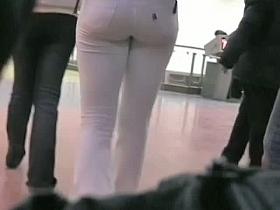 Teen babe with perfect ass in tight white jeans