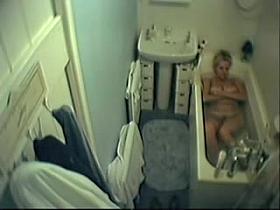 Amateur mature spied masturbating in the full bath