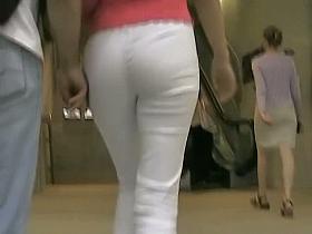 Gorgeous outlined teen ass by tight pants on candid cam