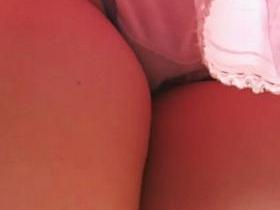 Upskirt view of a yummy ass on a windy day