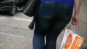 Candid milf walking in tight jeans