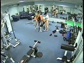Amateur voyeur with threesome having dirty fucking in the gym