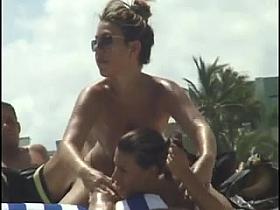 Candid beach camera filmed a horny bimbo