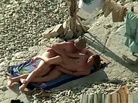 Nude couple caught fuking in beach