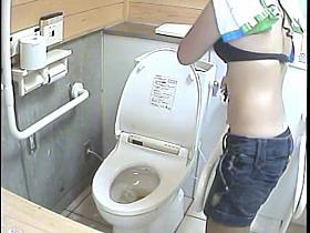 Real girls in bikinis come to this public toilet to piss