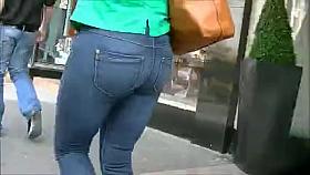 Candid milf in tight jeans