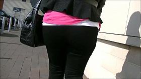 Candid big ass milf in tight pants