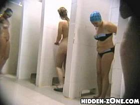 Sexy bikini girls uncover trimmed nubs on spy cam