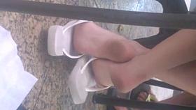 Candid soles Foot in shopping - Feet 37