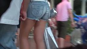 Candid video features a fuckable booty caught on a spy cam.