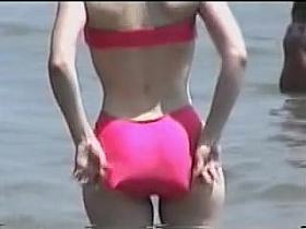 Girl in candid pink bikini coming into the sea water 05zw