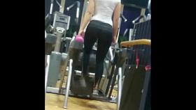 Teen amateur slut skaking booty in gym hidden voyeur cam