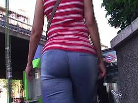 Spanish mature ass in tight jeans