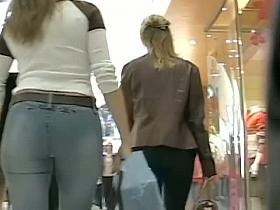 Milf in tight jeans in the clothing shop becomes the street candid