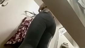 Smoking hot shopaholic gets caught on camera changing jeans