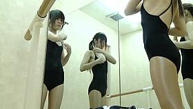 Teen performs the real nude show in dressing room spy cam