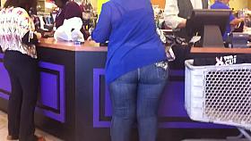 BBW Cougar in tight jeans
