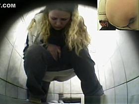 Blonde girl with chubby ass peeing
