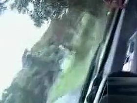 Experienced girlfriend rides his boner to orgasm in the car