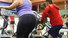 nice gilf booty in gym