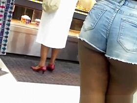 Ebony girl with big booty in shorts