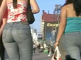 Young brunette girl candid ass in jeans