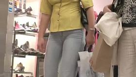 Mature ass showing off at shopping on street cam