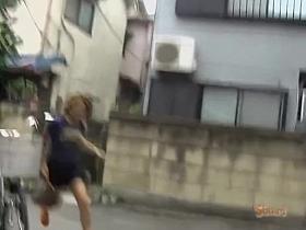 Japanese sharking master lifts up a cute girl's skirt