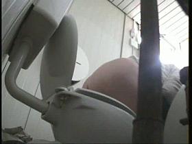 Mature lady with big, hot ass pissing in the toilet