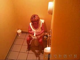 Beurette blonde mature toilets