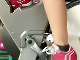 Nice cameltoe exercising at the gym